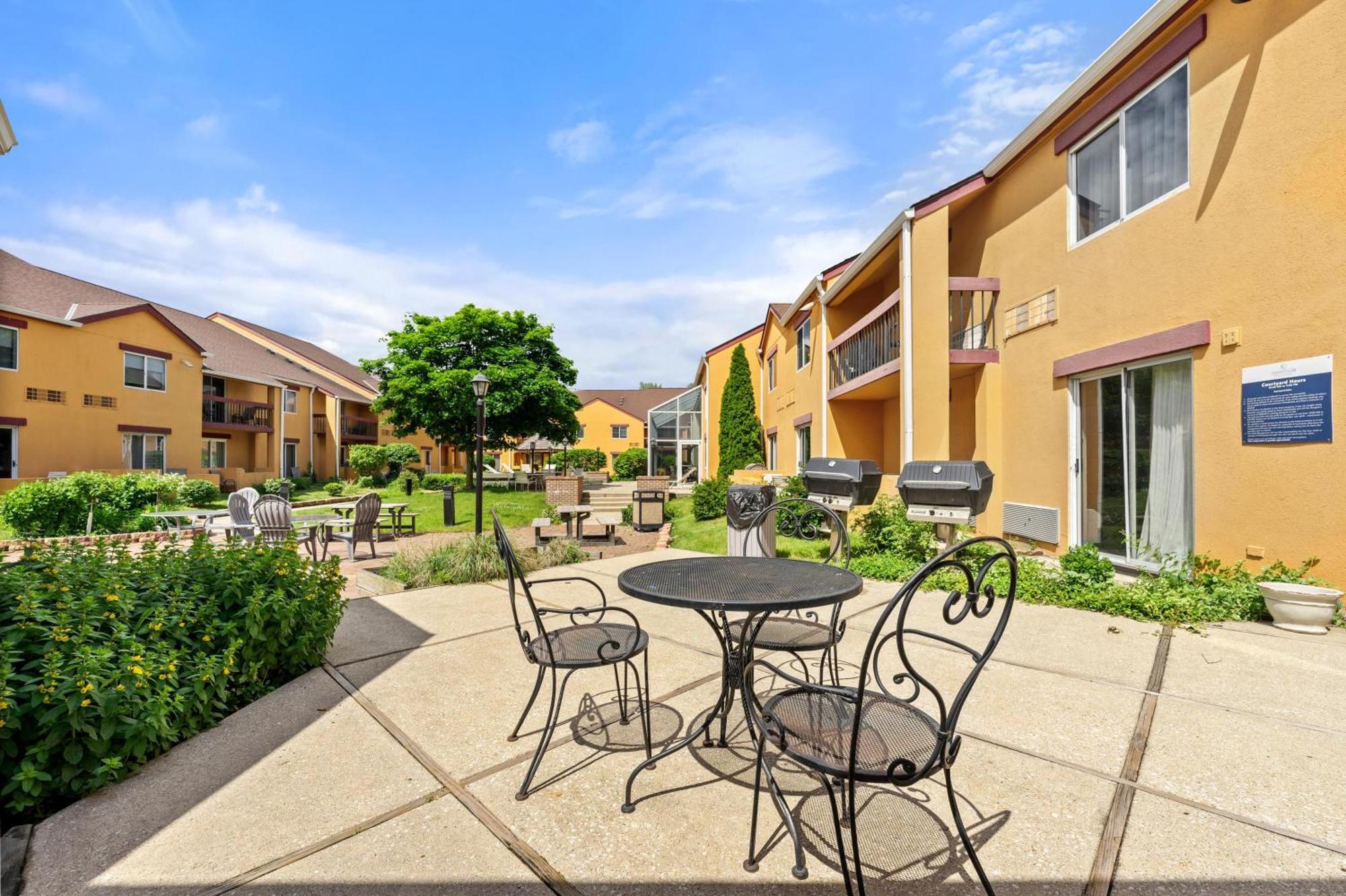 Chicago Club Inn & Suite Oakbrook Terrace Exterior foto